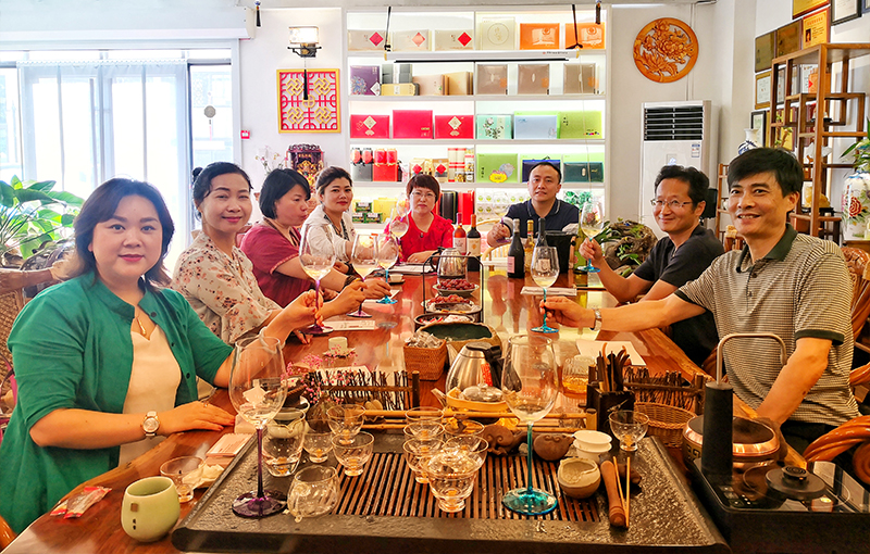 簡(jiǎn)小葉茶與美食主題沙龍（第三期）——嶗山茶與紅酒品鑒